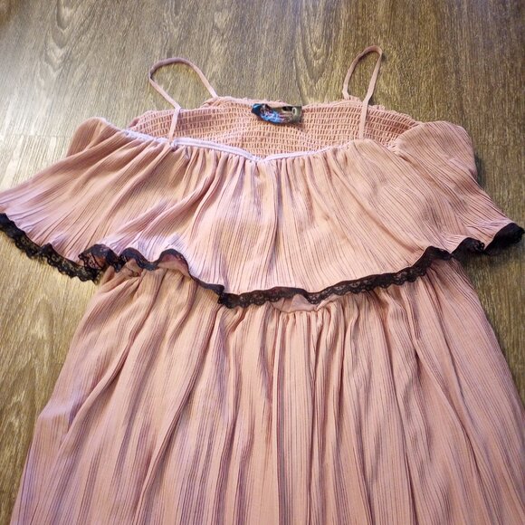 Plus size Wax Poetic Clothing off the Shoulder Summer Dress with Straps - Picture 11 of 13